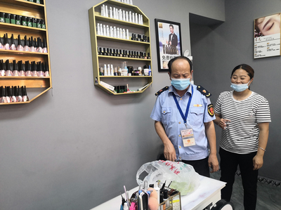 播州區(qū)市場(chǎng)監(jiān)管局強(qiáng)化監(jiān)管，專項(xiàng)檢查覆蓋不合格化妝品與服裝銷售